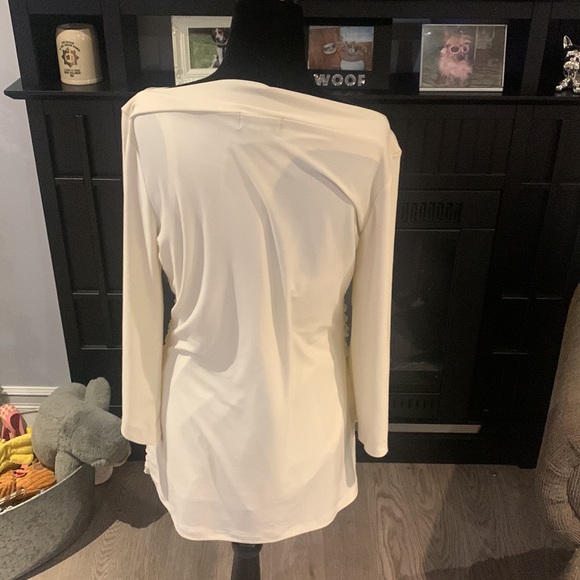 Beautiful blouse with stunning detail.  Wonderful flare sleeves and a boat neck - Picture 3 of 4